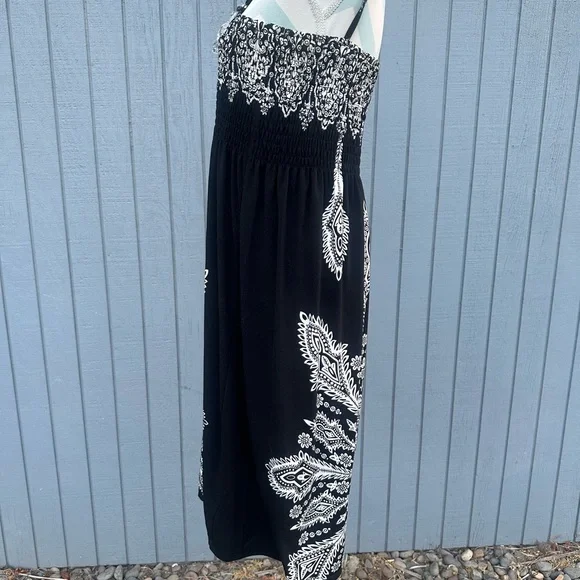 Black and White Smocked Midi Dress - Picture 4 of 10